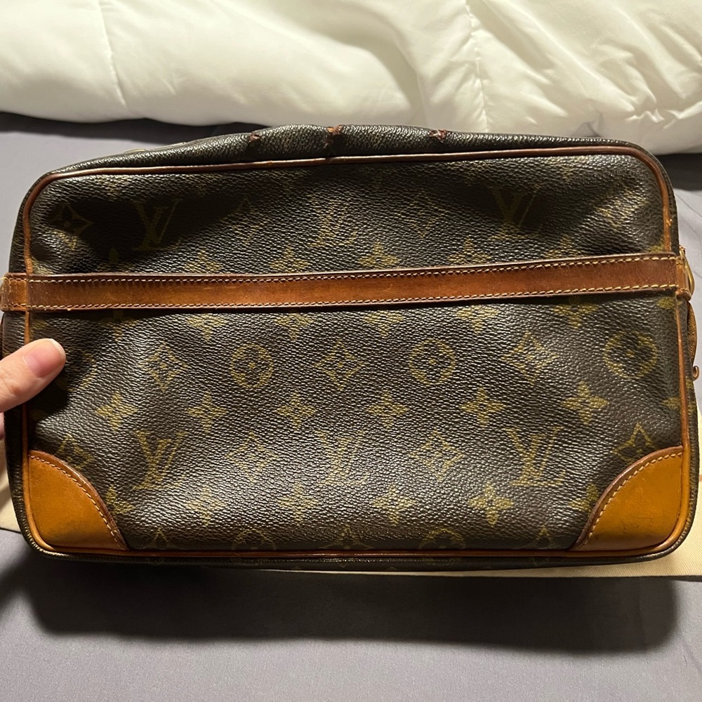 AUTHENTIC LV MONO POUCH - COMES WITH LV DUSTER AND BOX